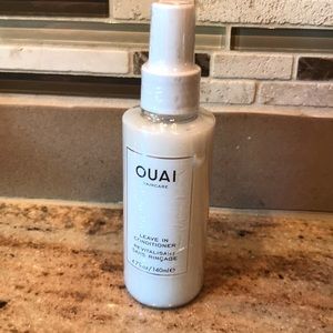 Spray leave in conditioner.